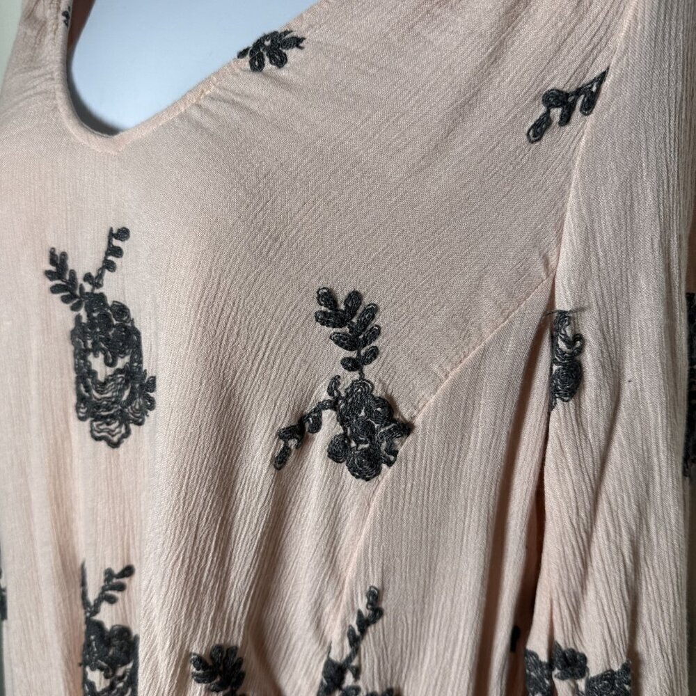 Free People Small Pink Grey Floral Embroidered Boho Austin Swing Mini Dress Boho - Picture 6 of 9